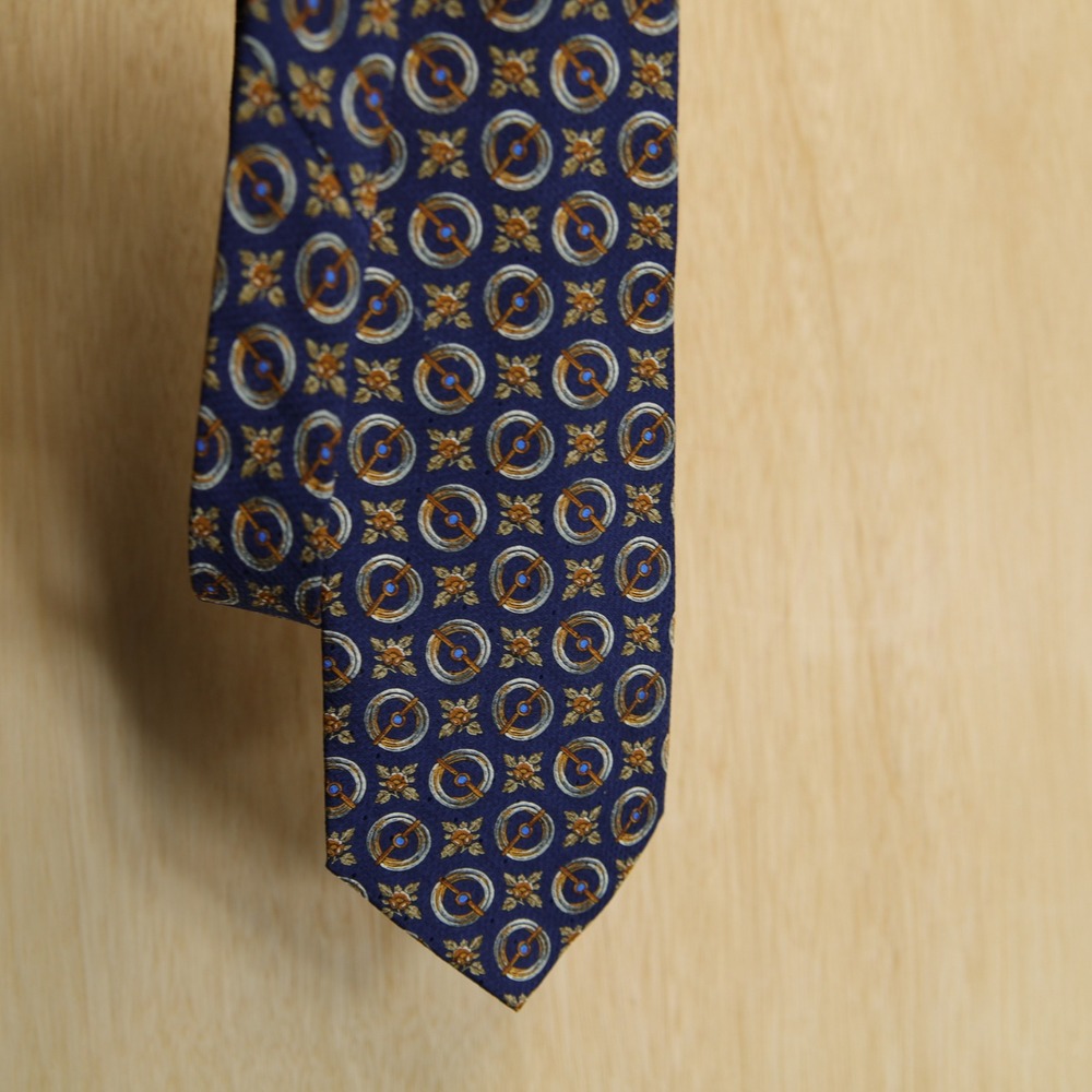 Valentino Cravatte Navy Blue Silk Geometric Medallion Floral Crest Tie Italy